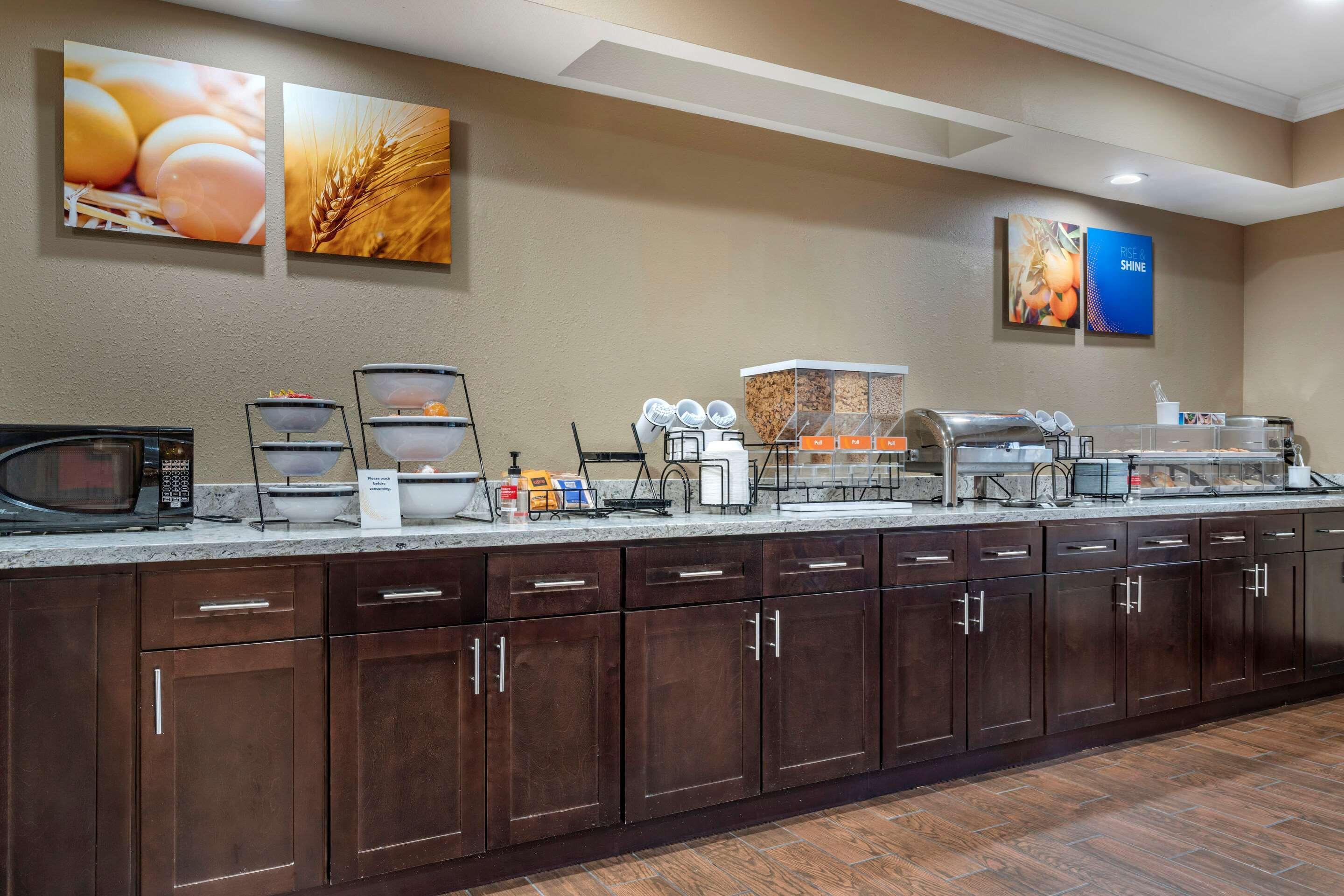 Comfort Inn & Suites Sacramento - University Area Εξωτερικό φωτογραφία