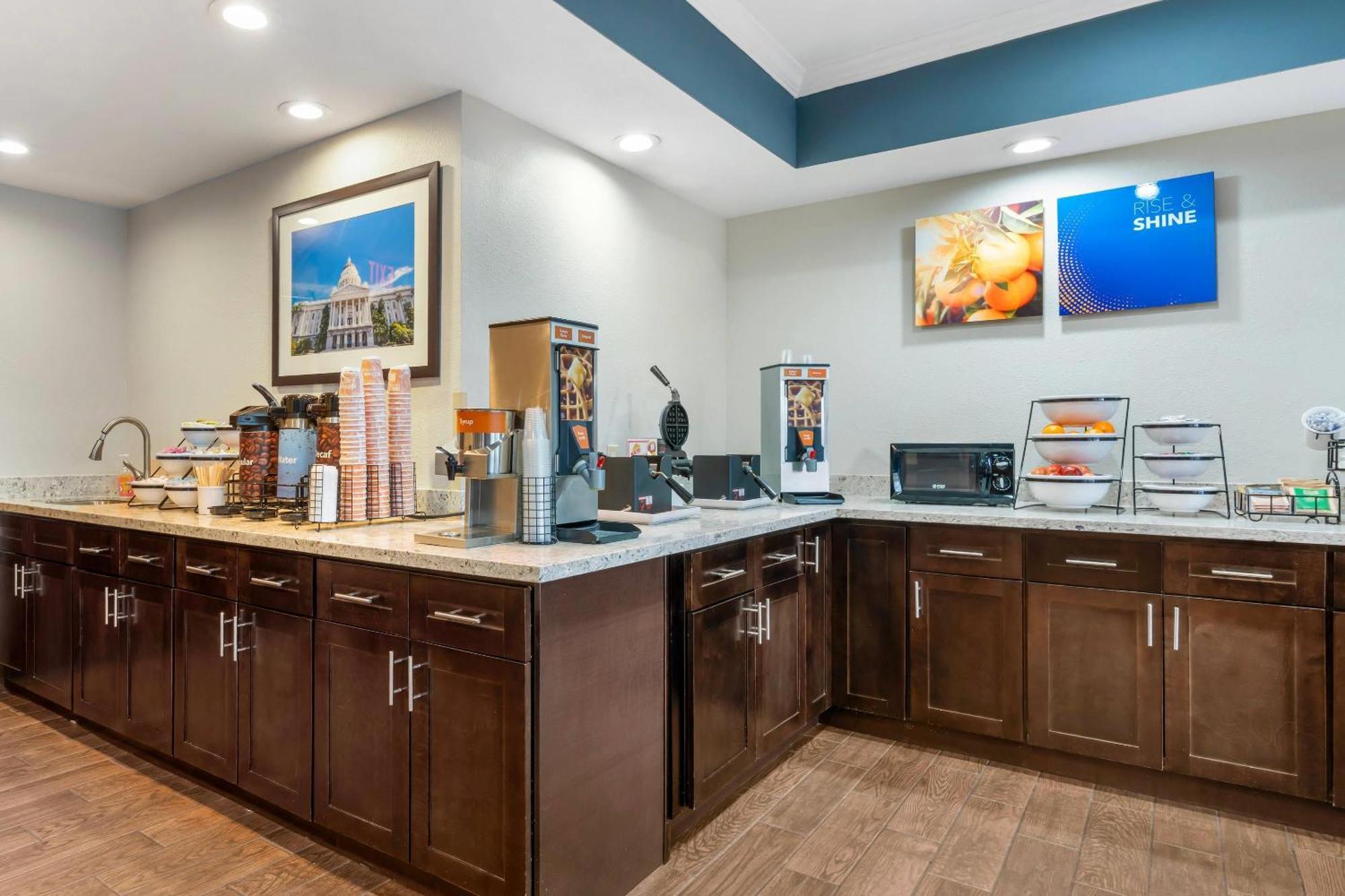 Comfort Inn & Suites Sacramento - University Area Εξωτερικό φωτογραφία